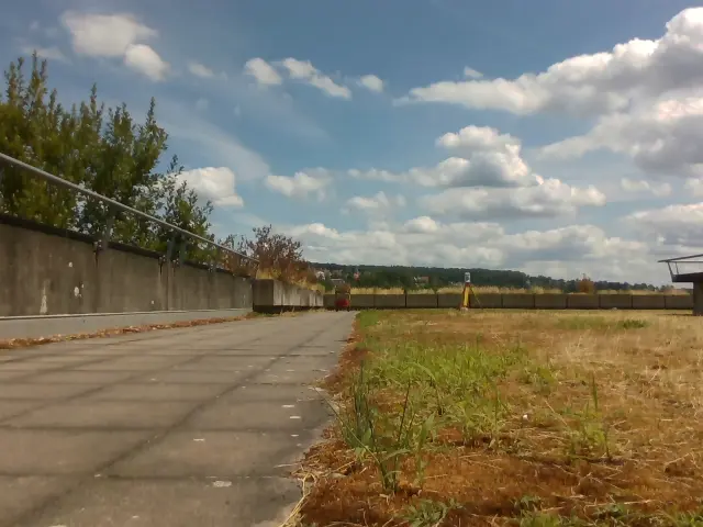Campus path in July 2023, 1 pm